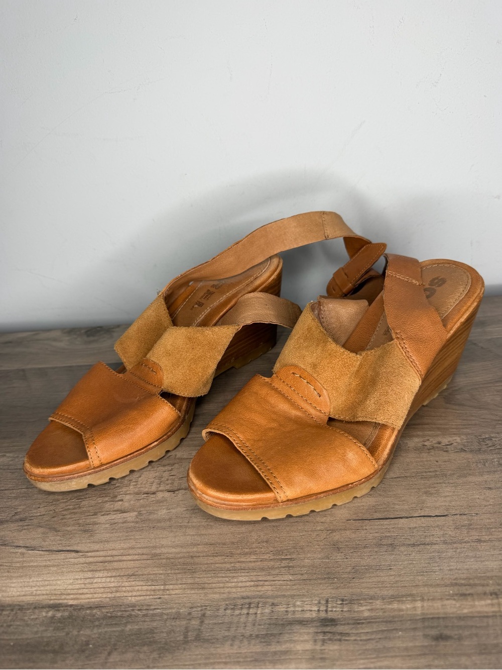 Women’s Sorel Joanie leather wedge sandals shoes size 8